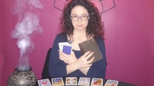 What to Know Before You Go into a Psychic Reading